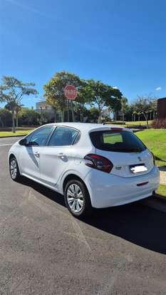 PEUGEOT-208-2018