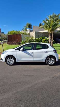 PEUGEOT-208-2018