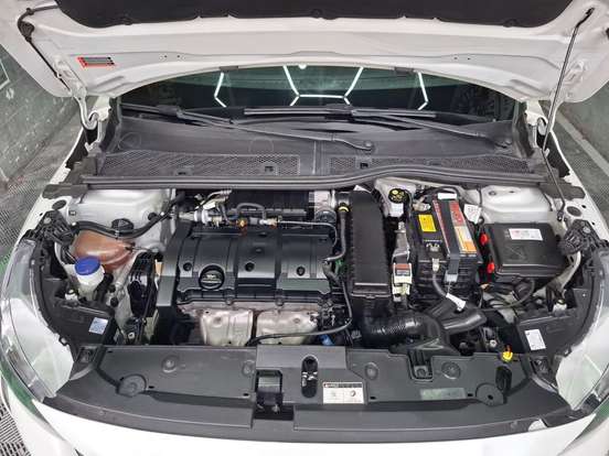 PEUGEOT-208-2022