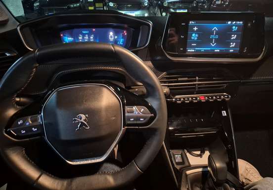 PEUGEOT-208-2022