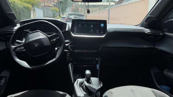PEUGEOT-208-2022