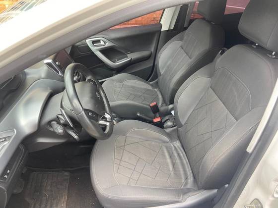 PEUGEOT 208 1.6 GRIFFE 16V FLEX 4P AUTOMÁTICO