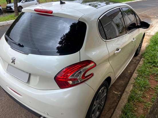 PEUGEOT-208-1.6 GRIFFE 16V FLEX 4P AUTOMÁTICO PEUGEOT-208-2013