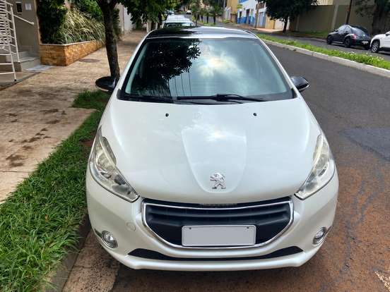 PEUGEOT-208-2013