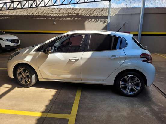 PEUGEOT-208-2013