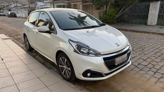 PEUGEOT-208-2018