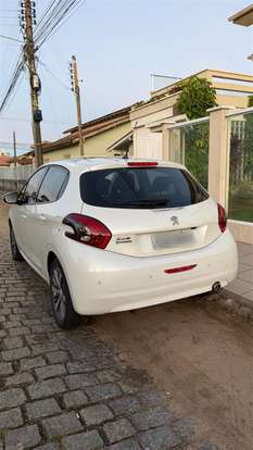 PEUGEOT-208-2018