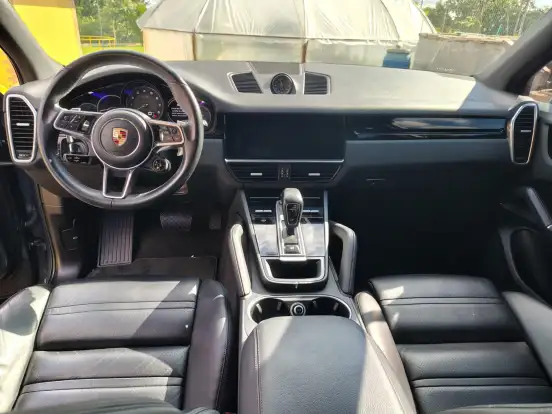 PORSCHE-CAYENNE-2019