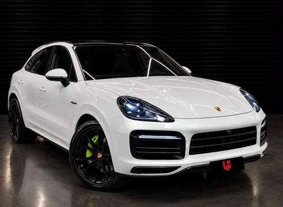 PORSCHE-CAYENNE-2021