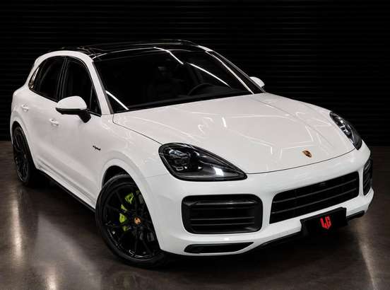 PORSCHE-CAYENNE-2021