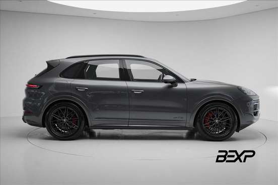 PORSCHE-CAYENNE-2025