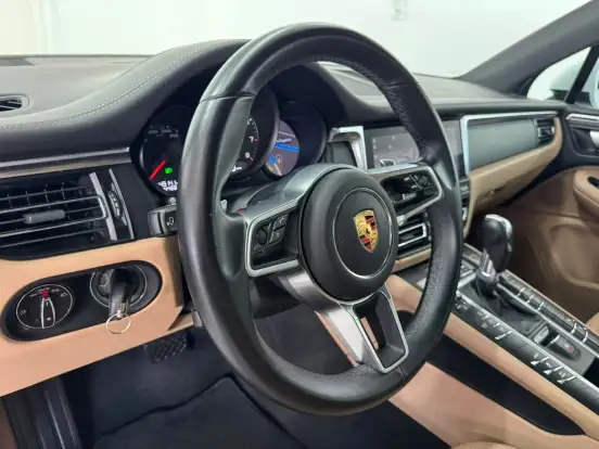 PORSCHE-MACAN-2020
