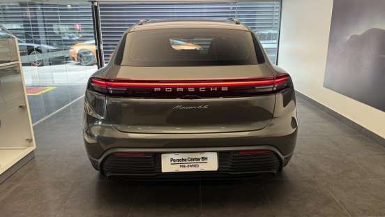PORSCHE-MACAN-2025