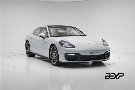 PORSCHE-PANAMERA-2022