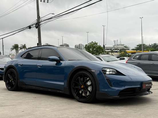 PORSCHE-TAYCAN-2022