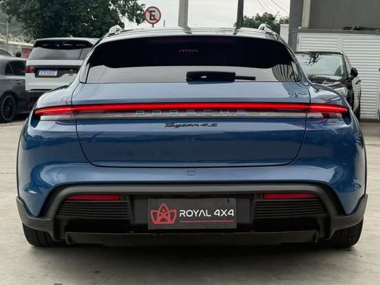 PORSCHE-TAYCAN-2022
