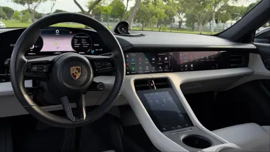PORSCHE-TAYCAN-2022