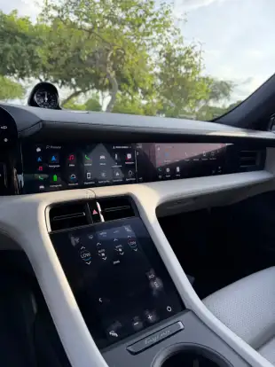 PORSCHE-TAYCAN-2022