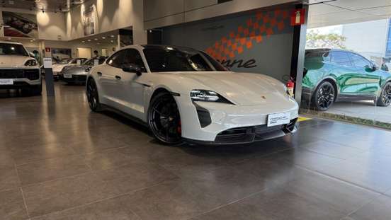 PORSCHE-TAYCAN-2022