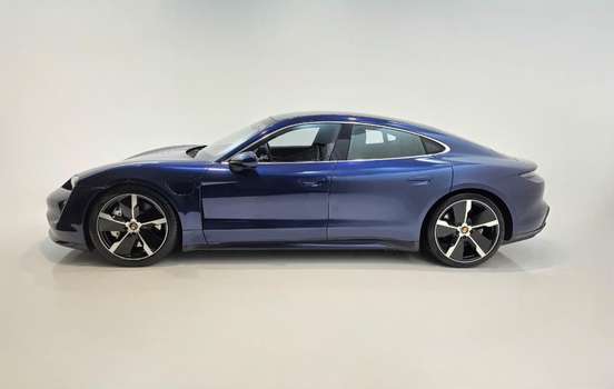 PORSCHE-TAYCAN-2020