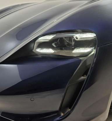 PORSCHE-TAYCAN-2020