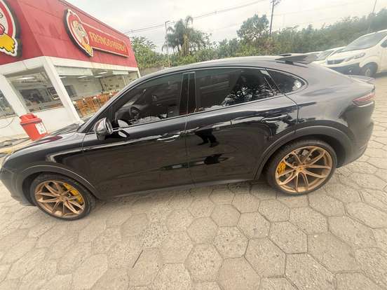 PORSCHE-CAYENNE-2022
