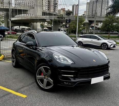PORSCHE-MACAN-2017