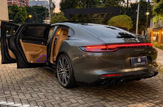 PORSCHE-PANAMERA-2022