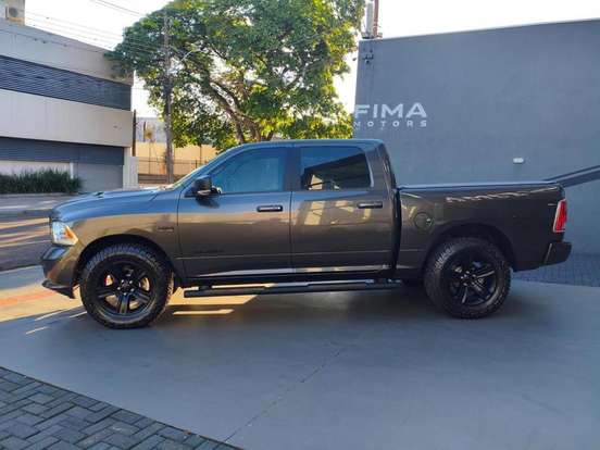 RAM-CLASSIC-5.7 V8 GASOLINA LARAMIE CD 4X4 AUTOMÁTICO RAM-CLASSIC-2022
