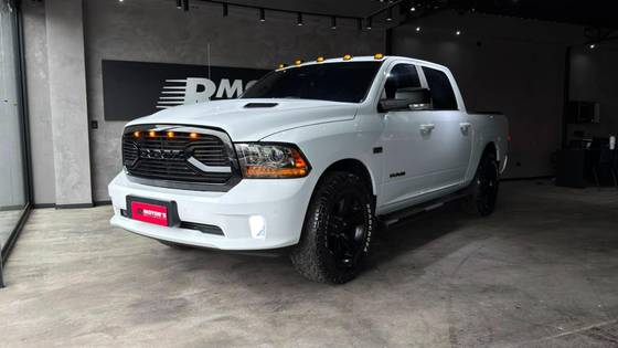 RAM CLASSIC 5.7 V8 GASOLINA LARAMIE NIGHT EDITION CD 4X4 AUTOMÁTICO