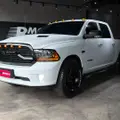 RAM CLASSIC 5.7 V8 GASOLINA LARAMIE NIGHT EDITION CD 4X4 AUTOMÁTICO RAM CLASSIC 5.7 V8 GASOLINA LARAMIE NIGHT EDITION CD 4X4 AUTOMÁTICO