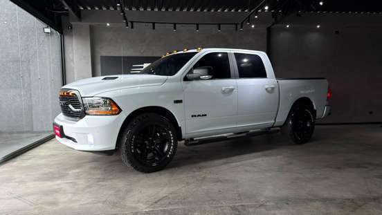 RAM-CLASSIC-5.7 V8 GASOLINA LARAMIE NIGHT EDITION CD 4X4 AUTOMÁTICO RAM-CLASSIC-2022