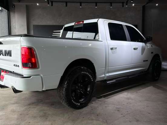 RAM-CLASSIC-5.7 V8 GASOLINA LARAMIE NIGHT EDITION CD 4X4 AUTOMÁTICO RAM-CLASSIC-2022