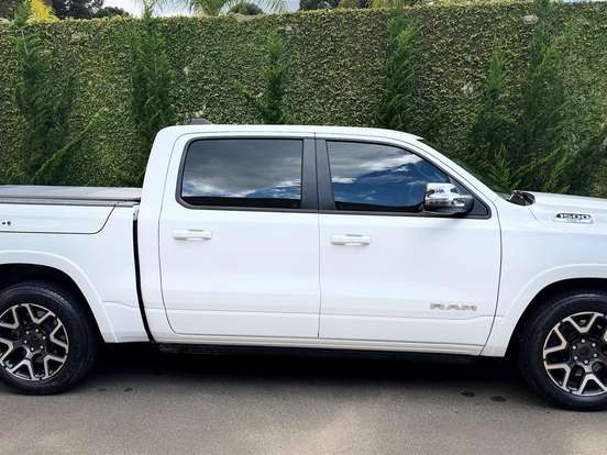 RAM-1500-3.0 HURRICANE 6 BITURBO GASOLINA LARAMIE NIGHT EDITION CD 4X4 AUTOMÁTICO RAM-1500-2024