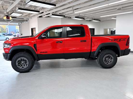 RAM-1500-5.7 V8 SUPERCHARGED GASOLINA DC650 CD 4X4 AUTOMÁTICO RAM-1500-2026
