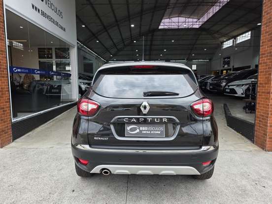 RENAULT-CAPTUR-2020