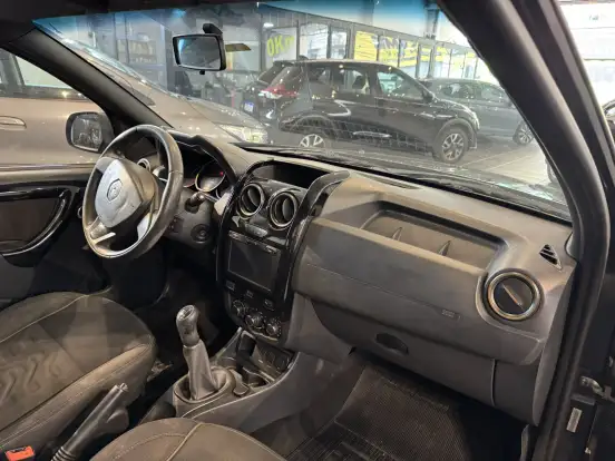 RENAULT-DUSTER-2015