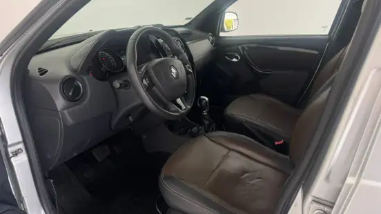 RENAULT-DUSTER-2018