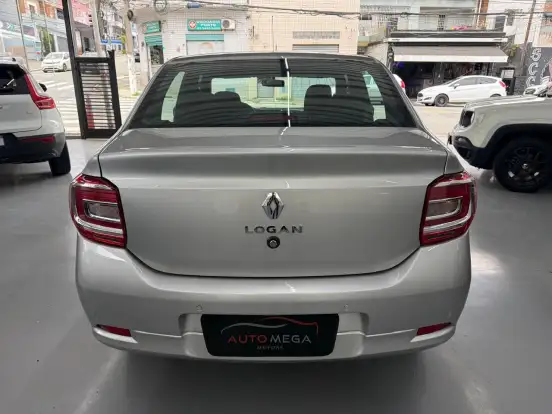 RENAULT-LOGAN-2024