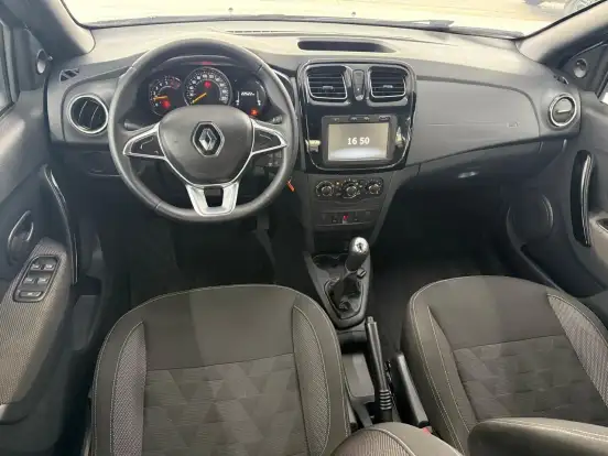 RENAULT-LOGAN-2024