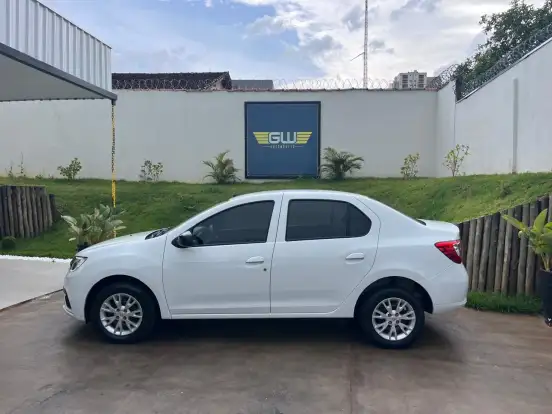 RENAULT-LOGAN-2023