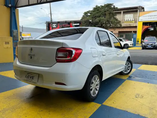 RENAULT-LOGAN-2021