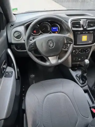 RENAULT-LOGAN-2015