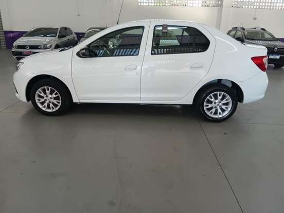 RENAULT-LOGAN-2024