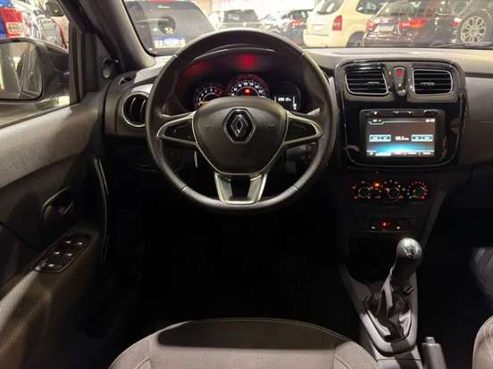 RENAULT-LOGAN-2023