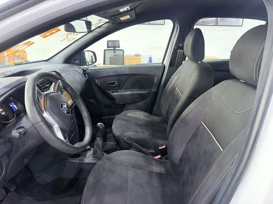 RENAULT-LOGAN-2025
