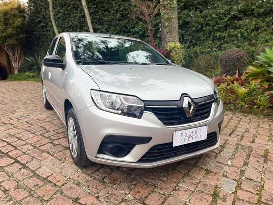RENAULT-LOGAN-2022