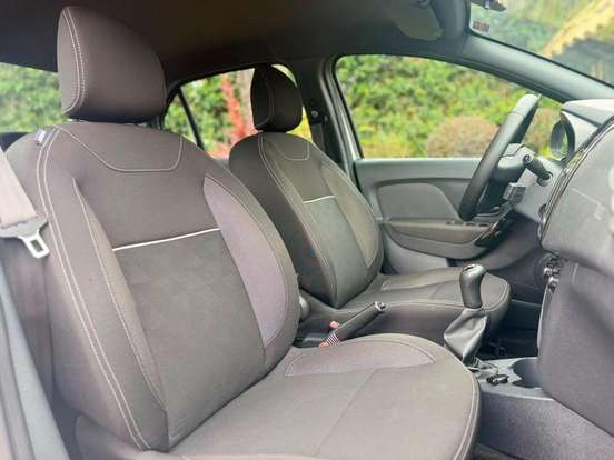 RENAULT-LOGAN-2022