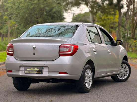 RENAULT-LOGAN-2020