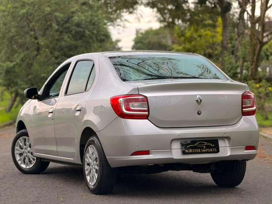 RENAULT-LOGAN-2020